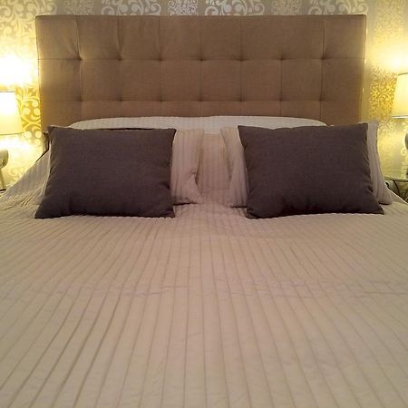 Hello Downtown Apartment - Eiffel Boedapest Kamer foto